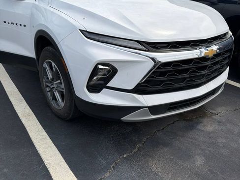 Used 2023 Chevrolet Blazer LT FWD image 3