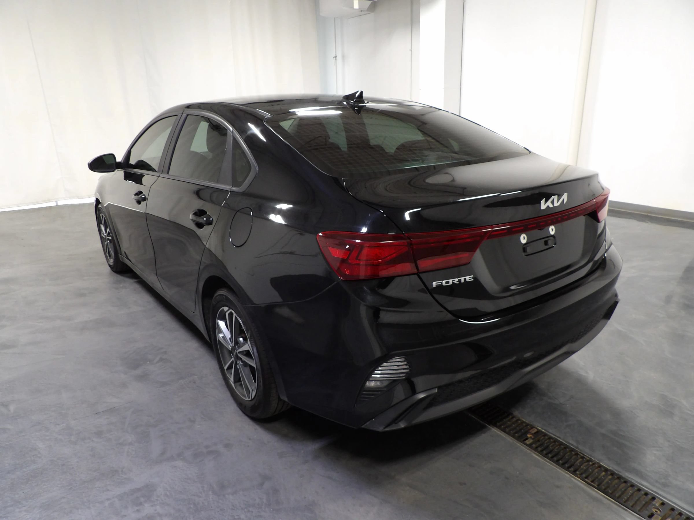 Used 2023 Kia Forte LXS FWD image 6
