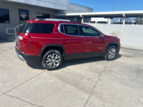 Used 2023 GMC Acadia SLT w/ Technology Package FWD image 3