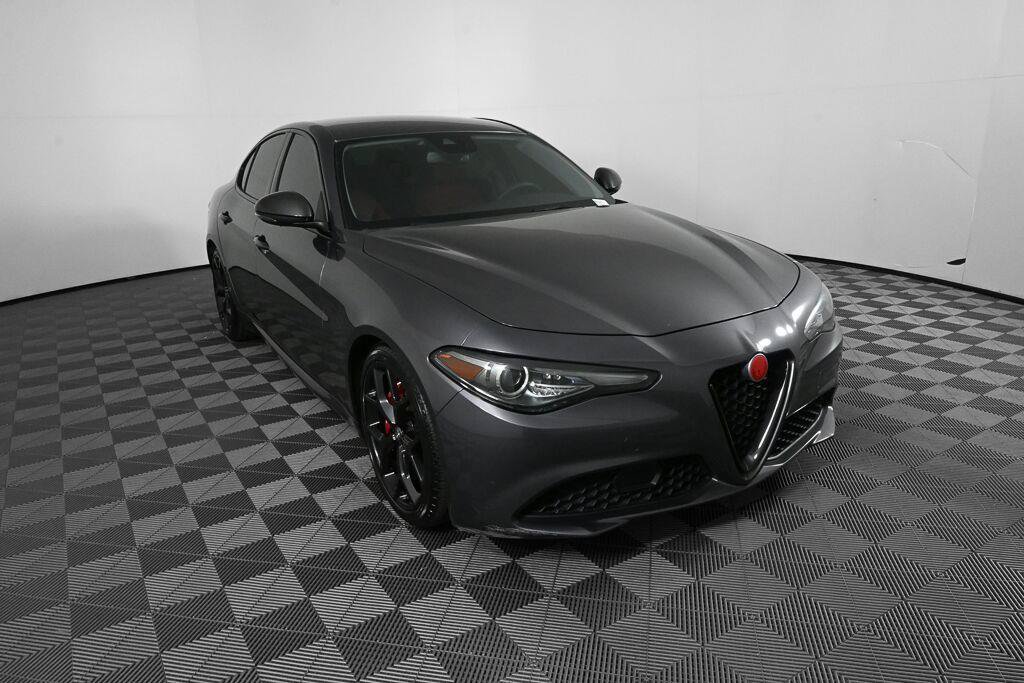 Used 2020 Alfa Romeo Giulia w/ Nero Edizione RWD image 23
