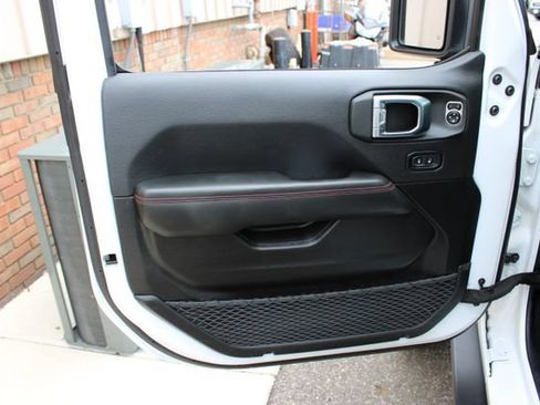 Used 2025 Jeep Wrangler Unlimited Rubicon AWD/4WD image 13