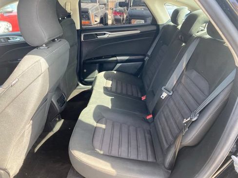 Used 2017 Ford Fusion SE FWD image 18