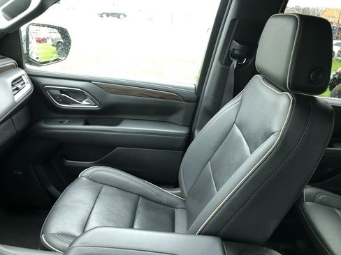 Used 2023 Chevrolet Suburban Premier image 24