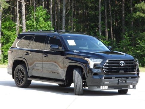 Used 2024 Toyota Sequoia SR5 w/ SR5 Premium Package AWD/4WD image 11