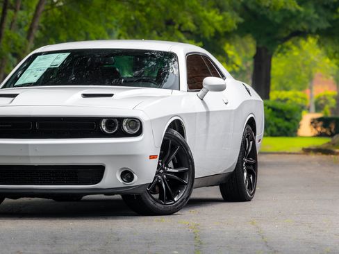 Used 2017 Dodge Challenger SXT Plus RWD image 27