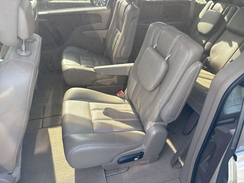 Used 2013 Chrysler Town & Country Touring-L w/ Trailer Tow Group image 7