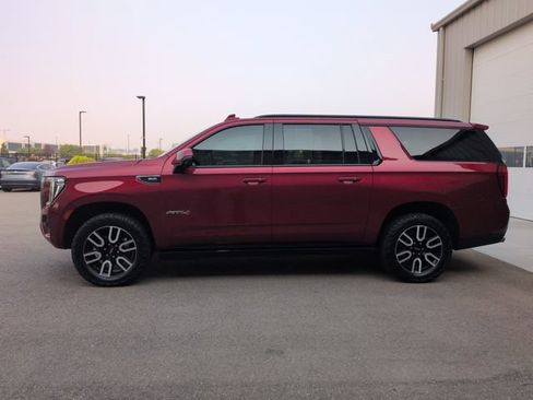 Used 2023 GMC Yukon XL AT4 w/ AT4 Premium Plus Package AWD/4WD image 6