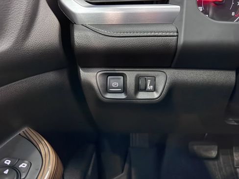 Certified 2023 GMC Acadia SLE w/ Driver Convenience Package AWD/4WD image 25