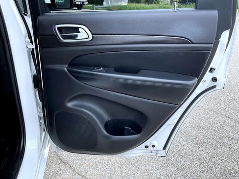 Used 2018 Jeep Grand Cherokee Altitude AWD/4WD image 19