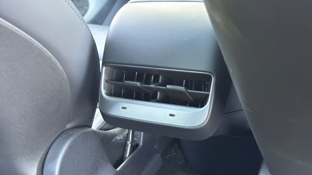 Used 2024 Tesla Model Y Long Range RWD image 26