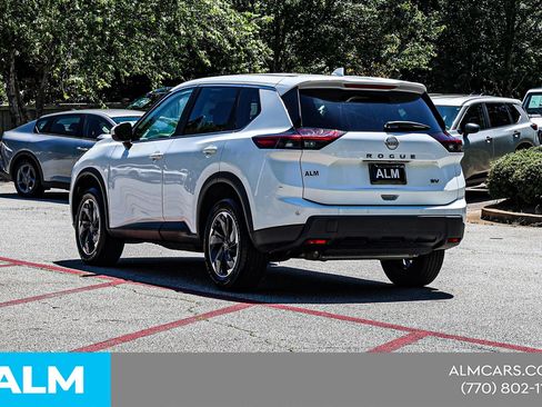 Used 2024 Nissan Rogue SV FWD image 8