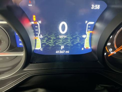 Used 2024 Jeep Wrangler Unlimited Rubicon image 13