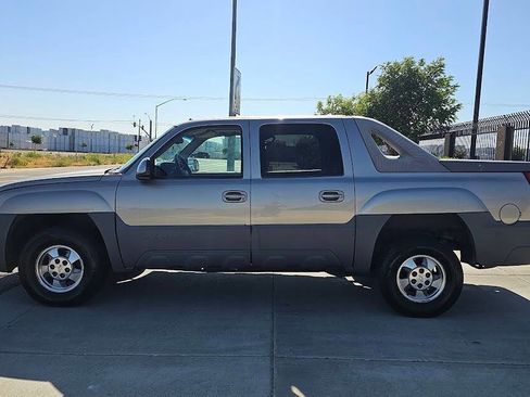 Used 2002 Chevrolet Avalanche 2WD w/ Convenience Pkg image 4