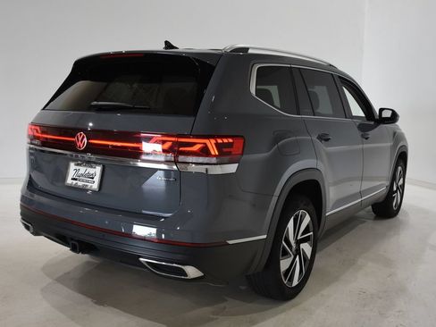 Used 2025 Volkswagen Atlas SEL AWD/4WD image 4