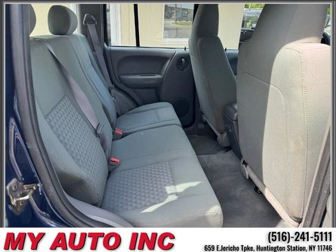 Used 2006 Jeep Liberty Sport w/ Off Road Group AWD/4WD image 28