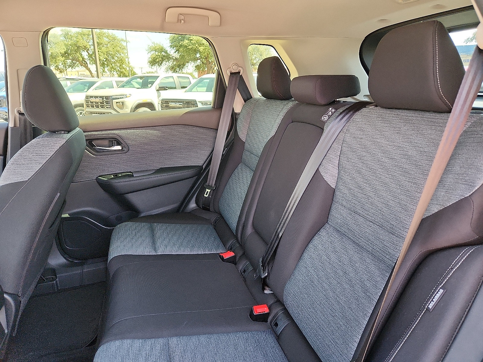 Used 2023 Nissan Rogue SV FWD image 13