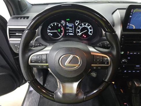 Used 2023 Lexus GX 460 Premium w/ Premium Package image 9