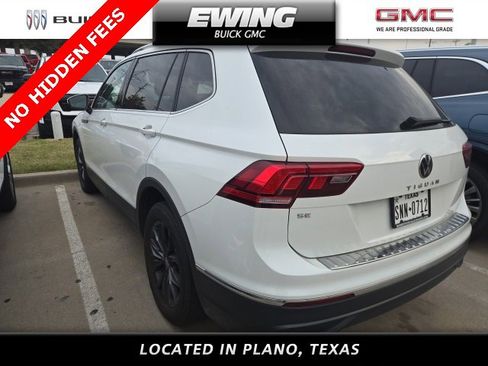 Used 2023 Volkswagen Tiguan SE w/ Panoramic Sunroof Package image 3