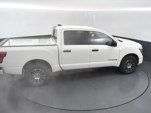 Used 2022 Nissan Titan SV image 24