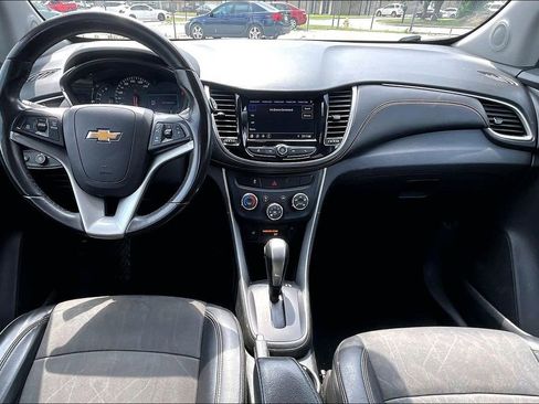 Used 2020 Chevrolet Trax LT w/ LT Convenience Package image 19