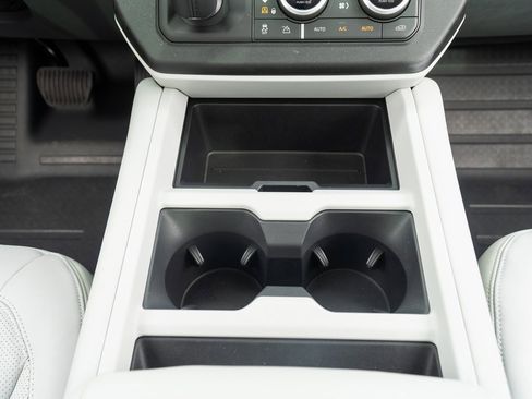 New 2025 Land Rover Defender 110 X-Dynamic SE image 19