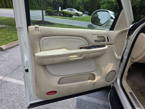 Used 2007 Cadillac Escalade ESV AWD w/ Information Package image 12