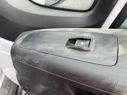 Used 2025 RAM ProMaster 2500 w/ Convenience Group image 33