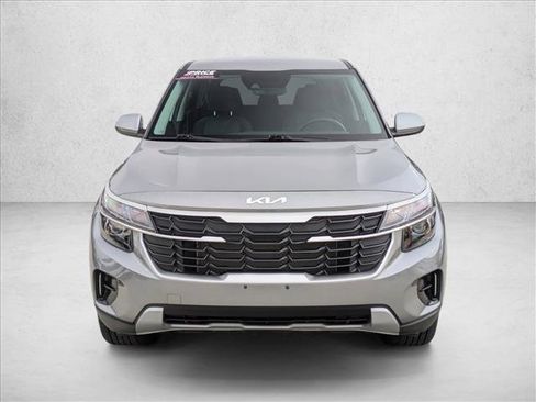 Used 2024 Kia Seltos LX image 2