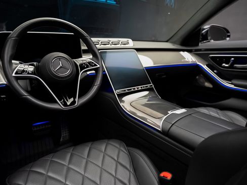 Used 2022 Mercedes-Benz S 580 4MATIC Sedan w/ AMG Line Package image 2