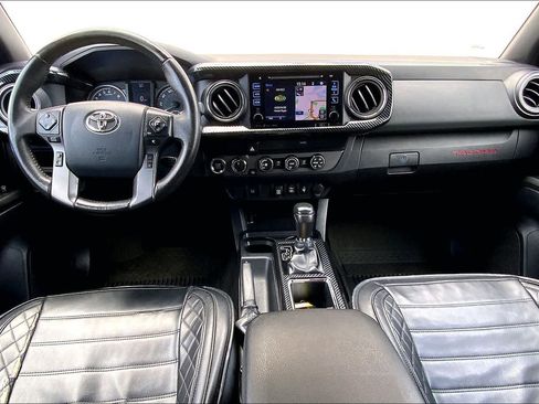 Used 2019 Toyota Tacoma TRD Off-Road AWD/4WD image 11