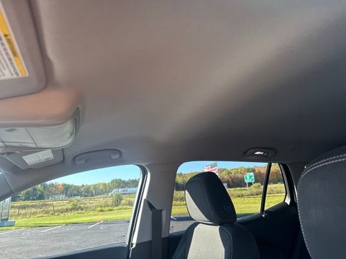 Used 2024 GMC Terrain SLE image 24