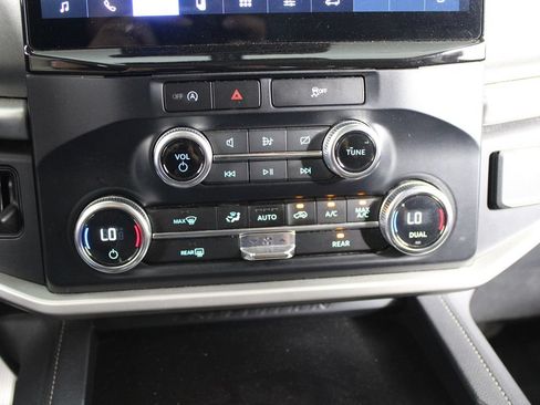 Used 2024 Ford Expedition XLT RWD image 16