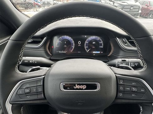 New 2025 Jeep Grand Cherokee L Altitude image 15