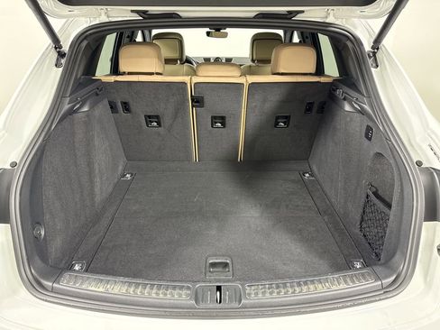 Certified 2023 Porsche Macan image 21