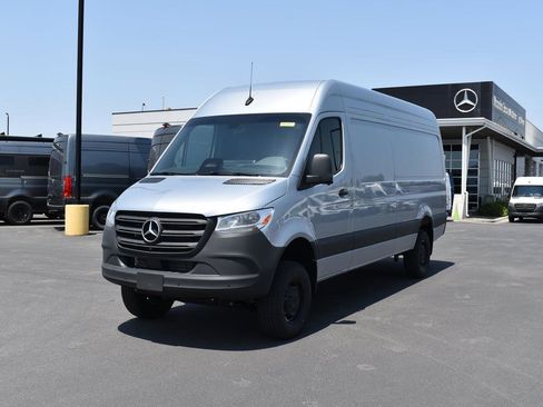 New 2025 Mercedes-Benz Sprinter 2500 image 1