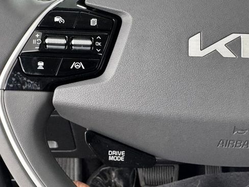 New 2026 Kia Niro EX FWD image 21