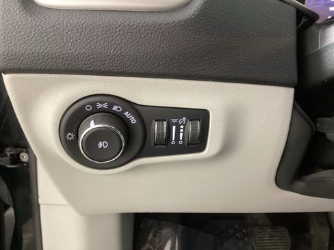 Used 2018 Jeep Compass Latitude w/ Popular Equipment Group image 19