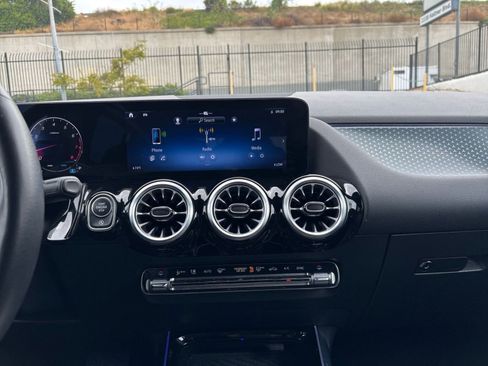 Used 2025 Mercedes-Benz GLA 250 image 17