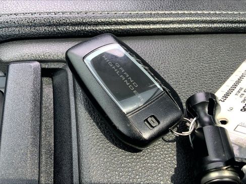 Used 2025 Toyota Grand Highlander AWD image 14