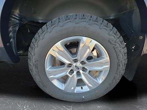 Used 2018 Ford F150 Platinum w/ Equipment Group 701A Luxury image 9