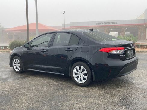 Used 2025 Toyota Corolla LE image 5