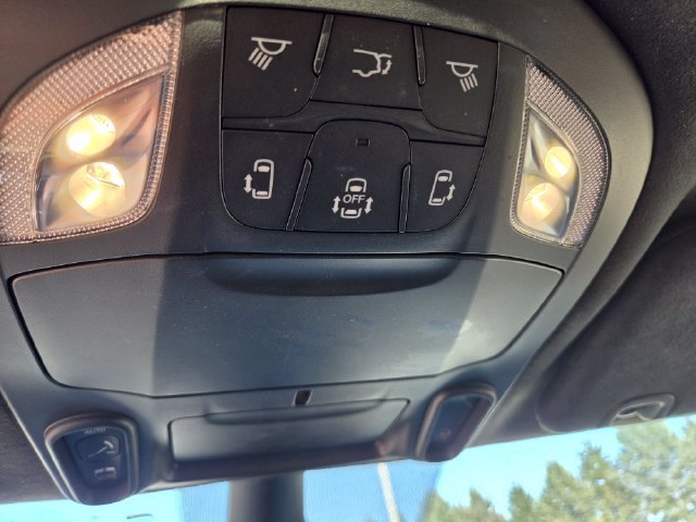 Used 2023 Chrysler Pacifica Pinnacle FWD image 10