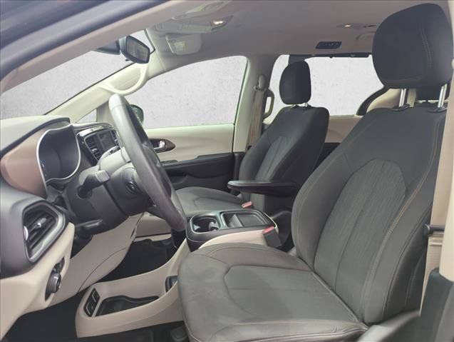 Used 2018 Chrysler Pacifica Touring Plus FWD image 21