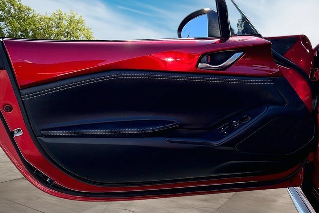 Used 2025 MAZDA MX-5 Miata RF Club w/ Weather Package RWD image 19
