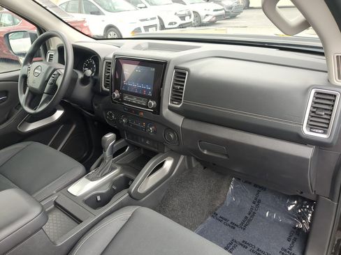 Used 2024 Nissan Frontier SV image 33