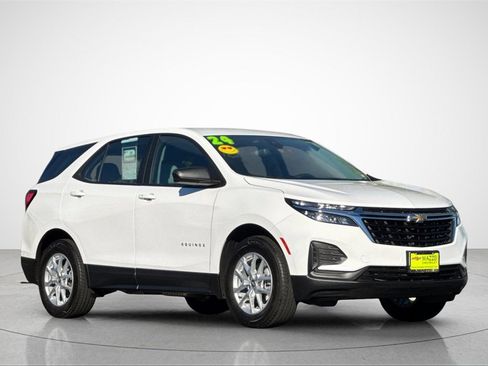 Used 2024 Chevrolet Equinox LS image 2