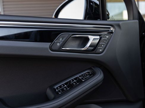 Certified 2026 Porsche Macan AWD/4WD image 22