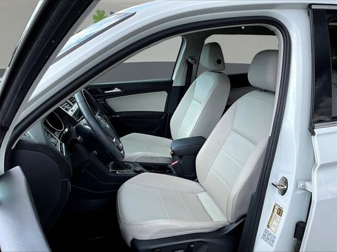 Used 2020 Volkswagen Tiguan SE w/ Panoramic Sunroof Package AWD/4WD image 24