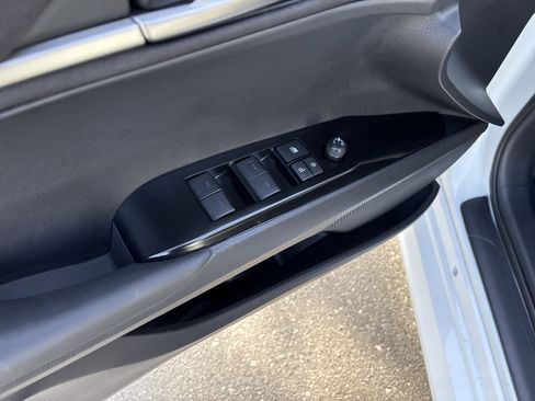 Used 2025 Toyota Camry LE w/ Convenience Package image 15