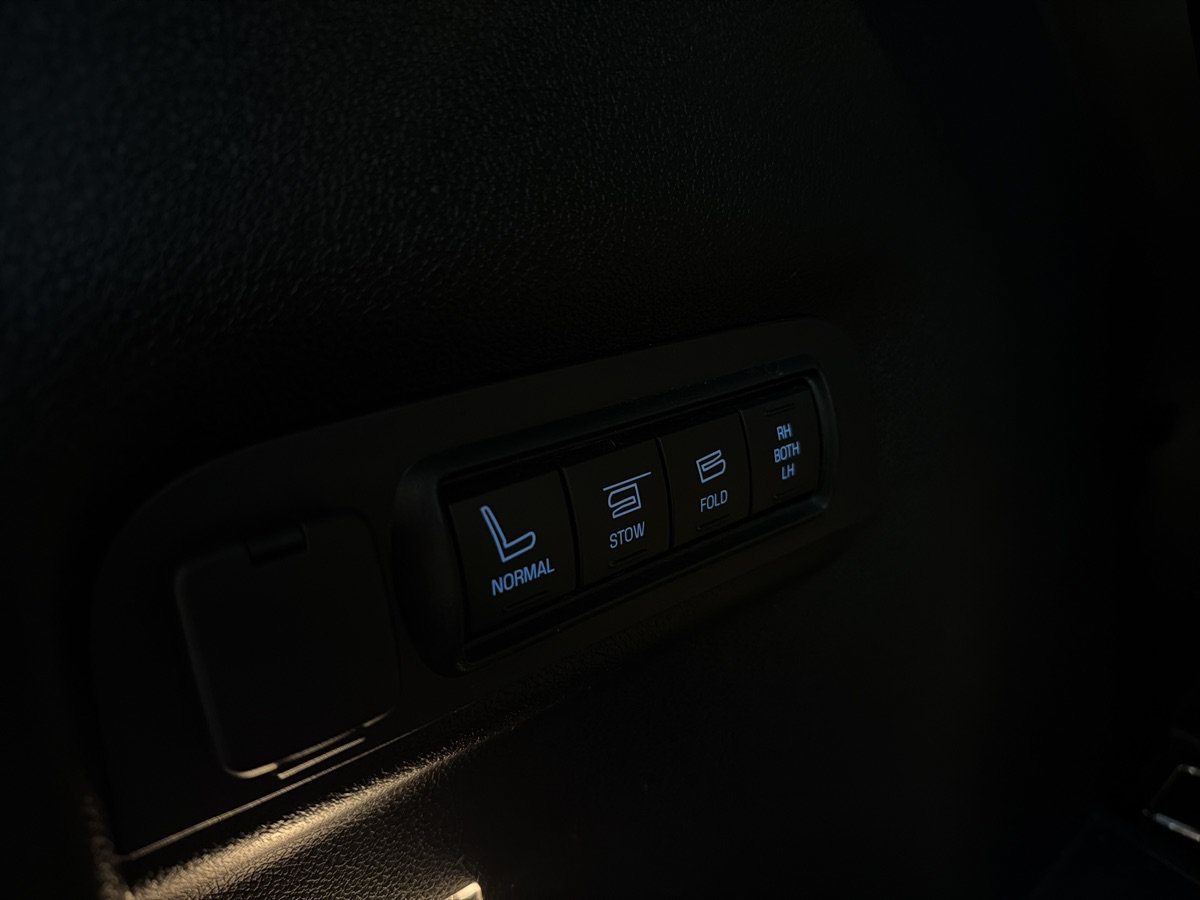 Used 2017 Ford Explorer Limited FWD image 16